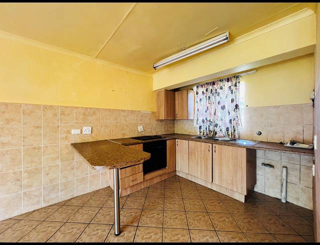 2 BEDROOM FREEHOLD FOR SALE IN STONEHENGE EXT 5